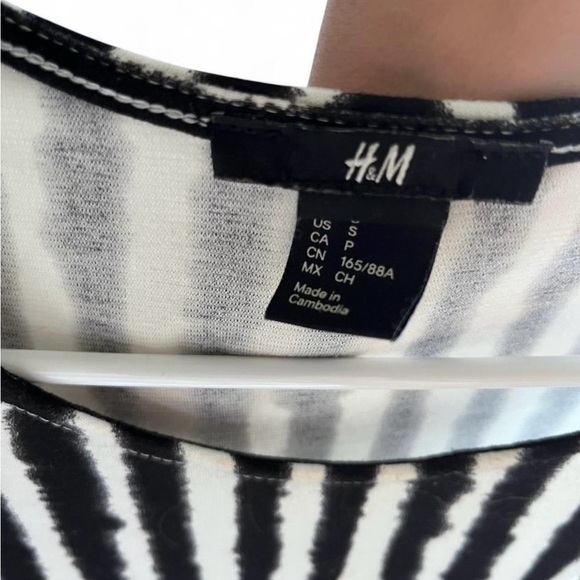 H&M Striped Fit & Flare Dress Black & White Party, NYE, Workwear Size S - Picture 2 of 3